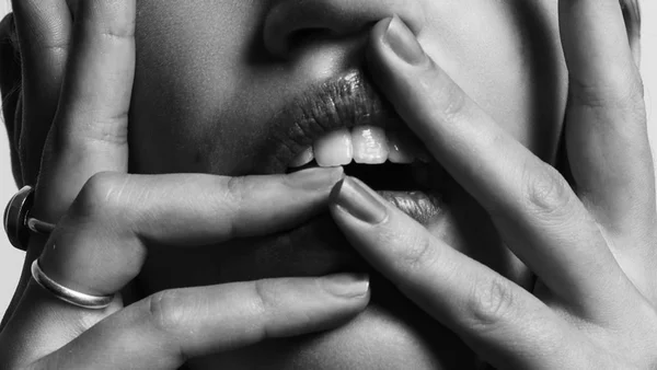 6 mitos e verdades sobre o pornô lésbico