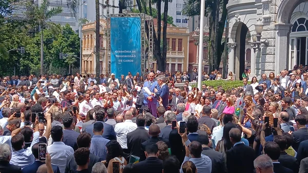 "Somos um país roubado": Zema ataca governo em transmissão de posse
