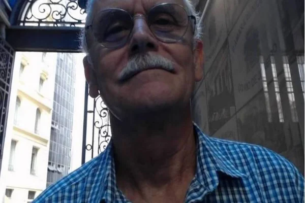 Ex-assessor de Flávio comprou terreno de Bolsonaro em dinheiro vivo