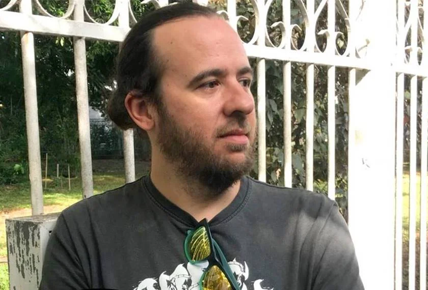 <b>Lucas Gehre (foto), Nestablo Ramos e Felipe Sobreiro: sábado (25/8), às 15h</b>. No Espaço HQ, os três autores batem papo sobre as possibilidades e desafios da produção de quadrinhos em Brasília. Ramos faz trabalhos autorais e institucionais, Sobreiro é colorista de grandes editoras, como a Marvel Comics, e Gehre edita títulos independentes, além de transitar entre design gráfico e artes plásticas <b>Lucas Gehre (foto), Nestablo Ramos e Felipe Sobreiro: sábado (25/8), às 15h</b>. No Espaço HQ, os três autores batem papo sobre as possibilidades e desafios da produção de quadrinhos em Brasília. Ramos faz trabalhos autorais e institucionais, Sobreiro é colorista de grandes editoras, como a Marvel Comics, e Gehre edita títulos independentes, além de transitar entre design gráfico e artes plásticas