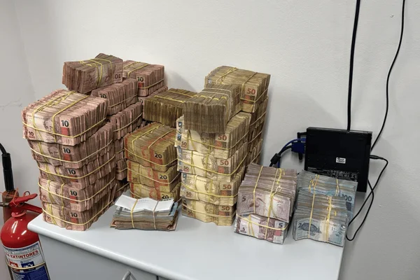 Dinheiro em espécie encontrado durante operação da Polícia Federal em Sorocaba (SP)