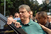 Tarcísio de Freitas acusou Lula de colocar ideologia acima da economia brasileira