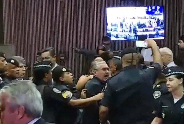 Confusão interrompe audiência pública na Câmara Municipal de São Paulo