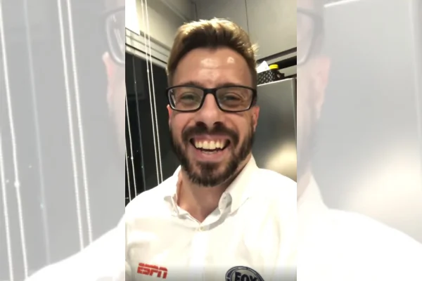 Felippe Facincani nega ter aparecido pelado em transmissão da ESPN