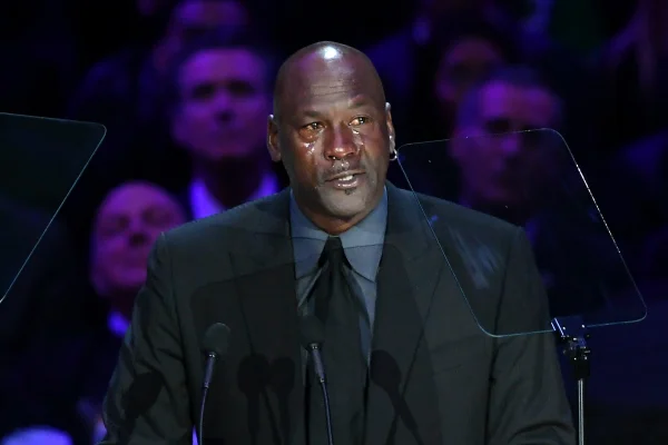 Michael Jordan compartilha últimas mensagens trocadas com Kobe Bryant
