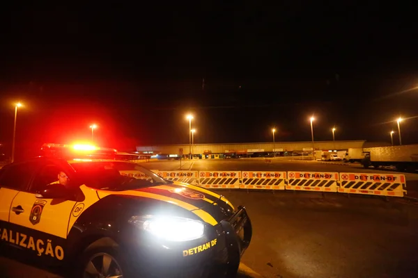 Servidores do Detran-DF decidem manter greve