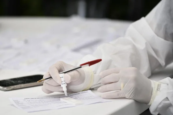 realização de testes para detecção do coronavírus em Águas Claras