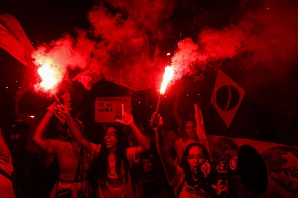 “Soberania e reeleição de Lula”: estudantes fazem ato no Museu da República - destaque galeria “Soberania e reeleição de Lula”: estudantes fazem ato no Museu da República - destaque galeria