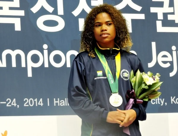 Medalista no boxe, Clelia é suspensa por 2 anos por doping e perde Rio-2016