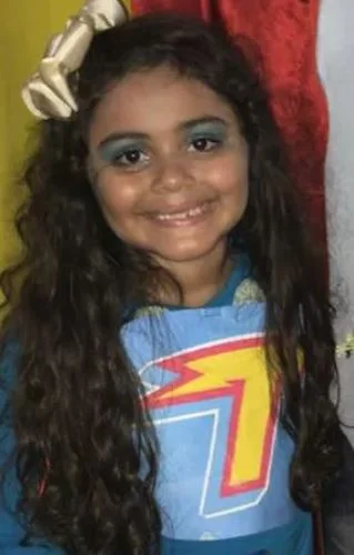 Rhyanna Ricardo Feitosa fez um pedido bem inusitado e emocionante Rhyanna Ricardo Feitosa fez um pedido bem inusitado e emocionante