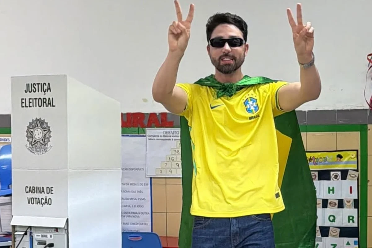 Rico Melquiades vira piada após reeleição de Lula: "Já deixou o Brasil?" Rico Melquiades vira piada após reeleição de Lula: "Já deixou o Brasil?"