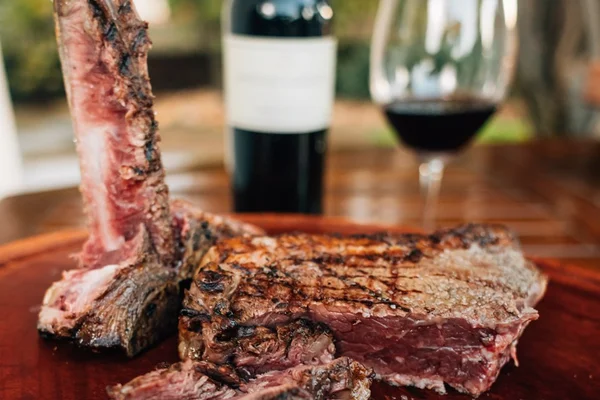 Wine Fire reúne rótulos de vinhos e carnes especiais no Pontão do Lago