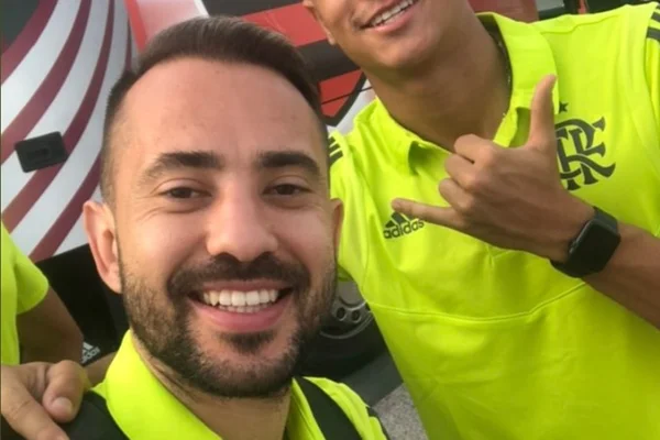 Após 14h de voo, Flamengo chega ao Catar para o Mundial de Clubes