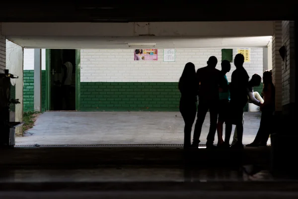 Insegurança em sala de aula. Professores de colégio em Planaltina estão com medo após adolescente ser esfaqueado na escola