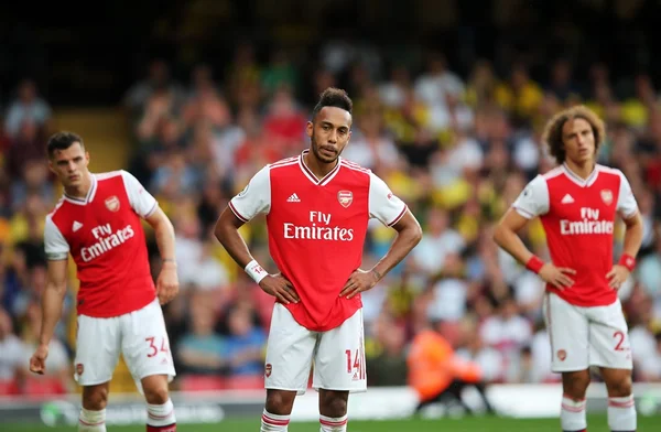 Arsenal cede empate ao Watford após pênalti de David Luiz no Inglês