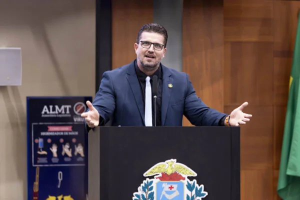 Imagem colorida do deputado estadual Rafael Ranalli - Metrópoles