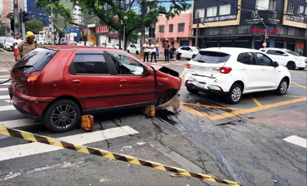 Motorista sofre mal súbito e fica em estado grave após colisão no PR