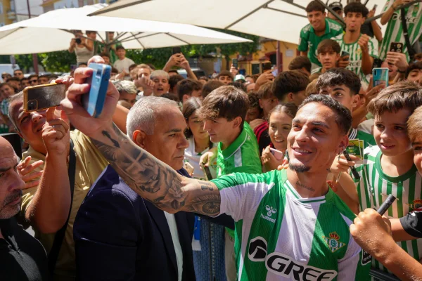 Foto colorida de Antony, do Real Betis - Metrópoles