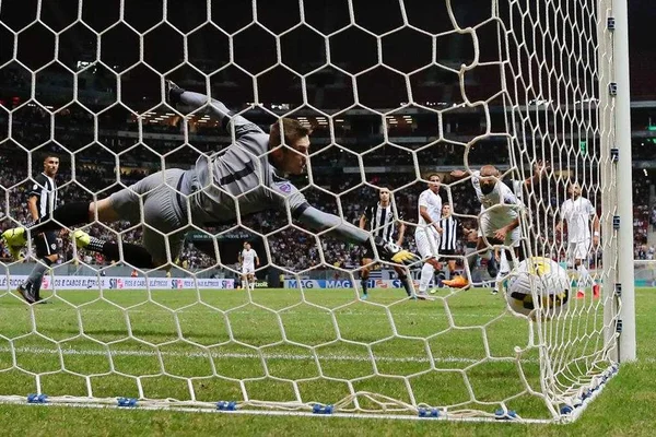 Diante de 28 mil pessoas, Botafogo goleia o Ceilândia em Brasília
