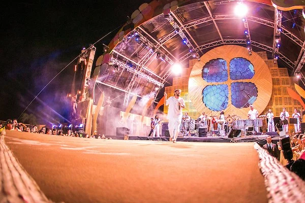 Saulo faz show animado no evento Na Praia - imagem 49 Saulo faz show animado no evento Na Praia - imagem 49