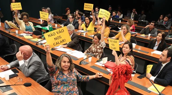 Conselho de Ética abre processo contra 6 deputadas; bancada feminina alega machismo