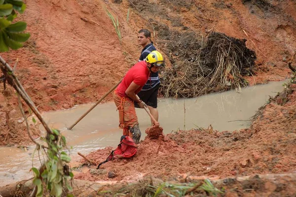 Chuvas desalojam 38,5 mil pessoas em Pernambuco e Alagoas