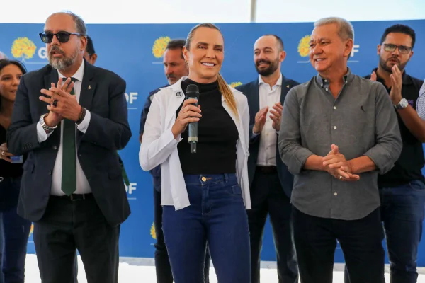 Celina declara tolerância zero para uso de animais em carroças no DF