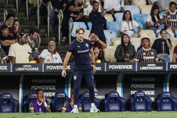 Zubeldia, técnico do Fluminense, na partida diante do Rivadavia pela Libertadores