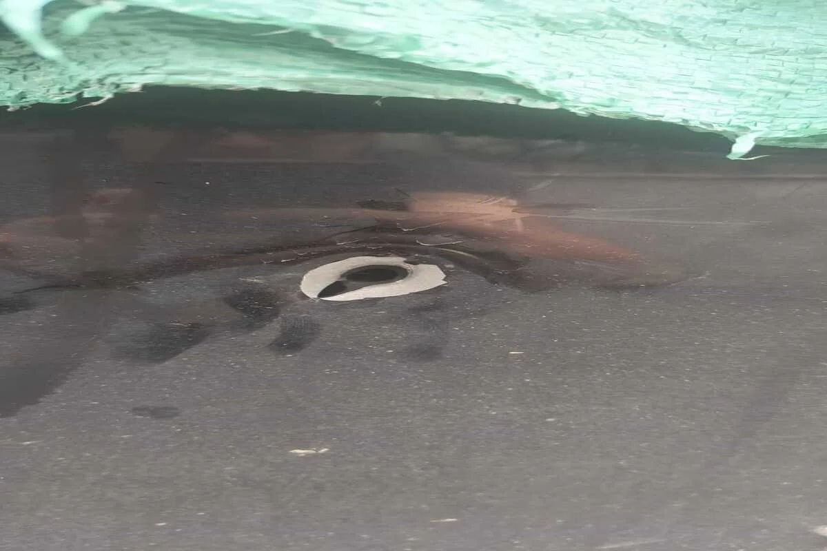 Imagens do veículo na qual a entregadora foi atingida por disparo na zona oeste de São Paulo Imagens do veículo na qual a entregadora foi atingida por disparo na zona oeste de São Paulo
