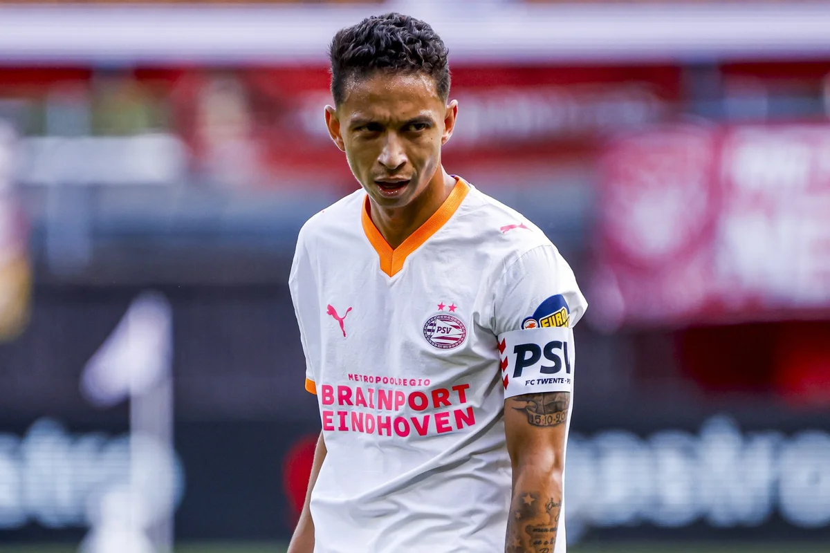 Mauro Júnior é jogador do PSV Eindhoven. Mauro Júnior é jogador do PSV Eindhoven.