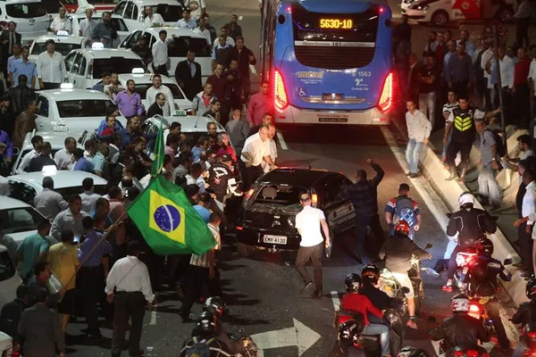 Vaquinha virtual ajuda homem confundido com motorista do Uber