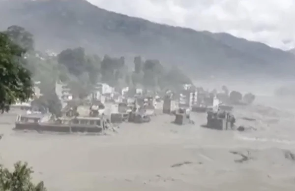 Terremoto causou deslizamento de terra e enchente no Nepal, diz chanceler - Metrópoles