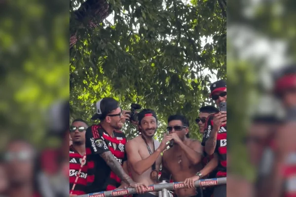 Jogadores do Flamengo comemorando título da Libertadores