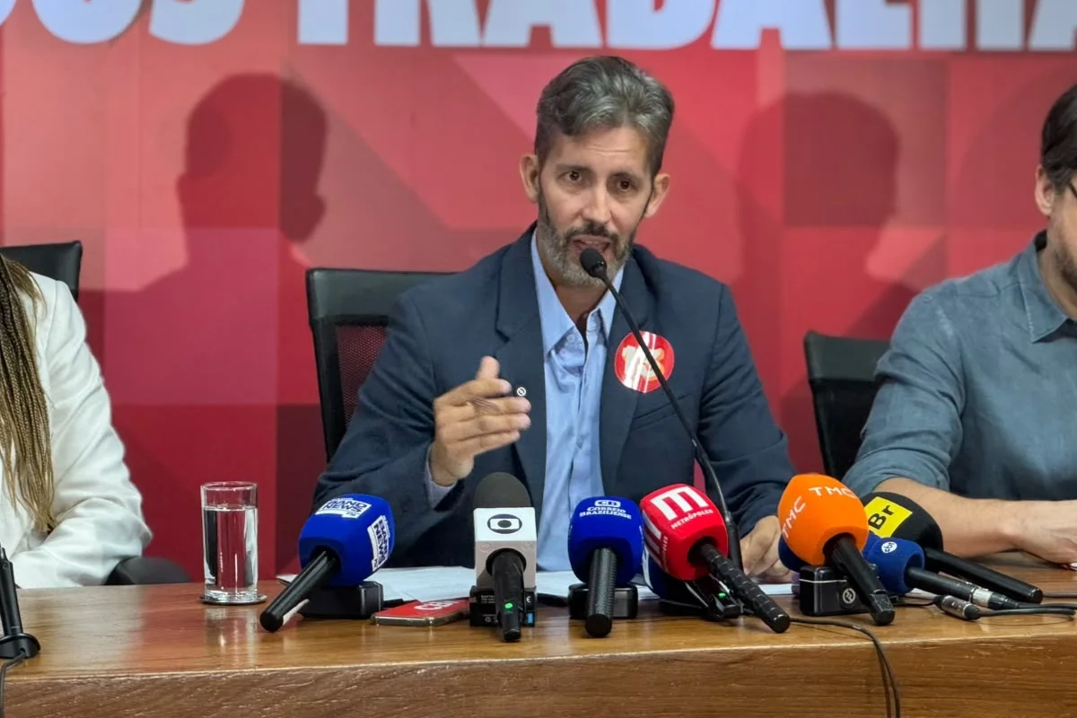 Grass apresenta PowerPoint com acusações e cobranças contra Celina Leão