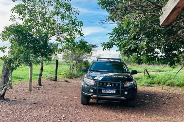 Imagem colorida, Homem abusa criança de 8 anos, foge em moto de mãe da vítima e é preso- Metrópoles