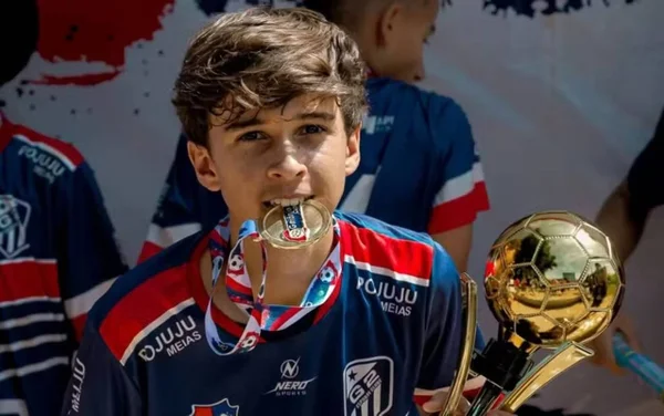 imagem colorida ezequiel jogador morre jogo de futebol goias