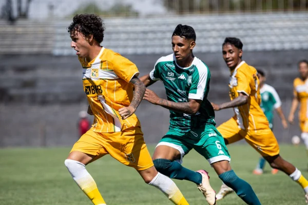 Foto colorida de Brasiliense x Gama pelo Candangão Sub-20 - Metrópoles