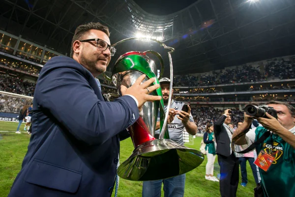 Antonio Mohamed taça