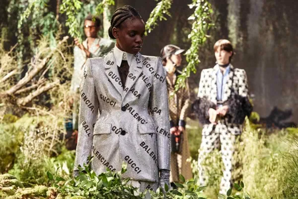 Modelos usam peças da grife Gucci