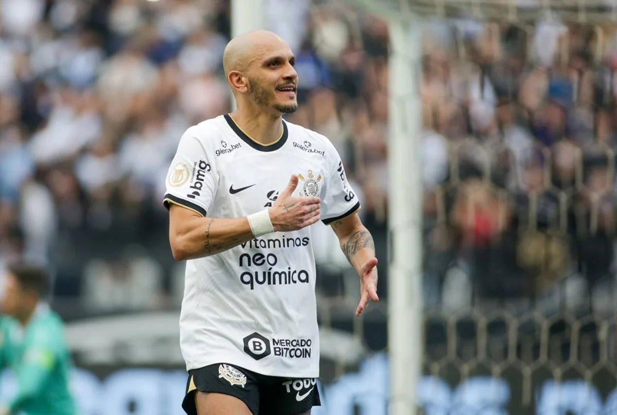 Fábio Santos: com 37 anos, o lateral-esquerdo já soma mais de 300 jogos pelo Corinthians em duas passagens (2011 a 2015 e 2020 até hoje) Fábio Santos: com 37 anos, o lateral-esquerdo já soma mais de 300 jogos pelo Corinthians em duas passagens (2011 a 2015 e 2020 até hoje)