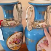 par de vasos avaliado em R$ 4.400.
par de vasos avaliado em R$ 4.400.