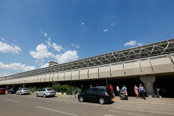 foto colorida da fachada do Aeroporto de Brasília