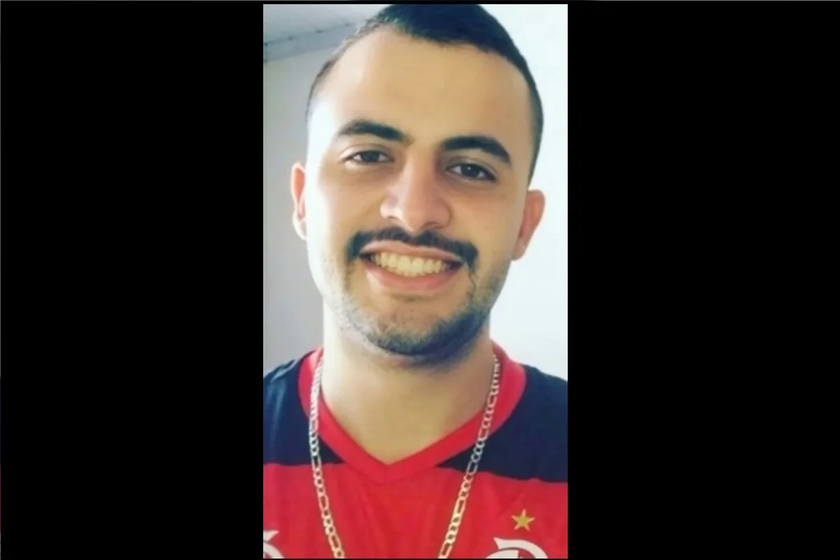 Carro invade distribuidora e mata homem em Águas Lindas de Goiás