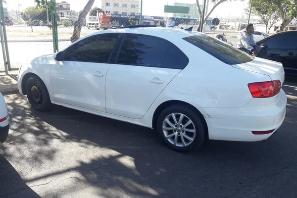 PM prende homem fazendo manobras em carro com R$ 16 mil em multas