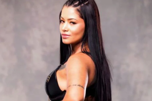 Bia Fernanda, Miss Bumbum e musa do Vasco