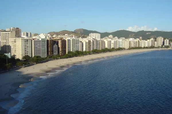 Imagem colorida da Praia de Icaraí