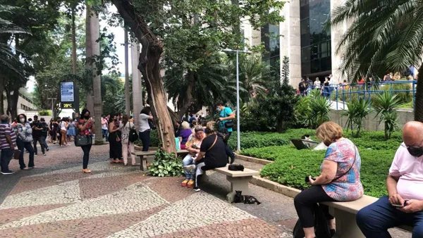 Fumaça de churrasco causa evacuação de prédio da Prefeitura no Rio