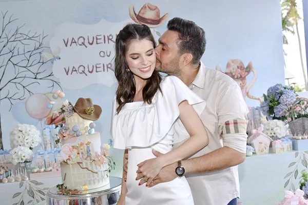 “Um vaqueirinho”: Mano Walter e Débora Silva esperam um menino