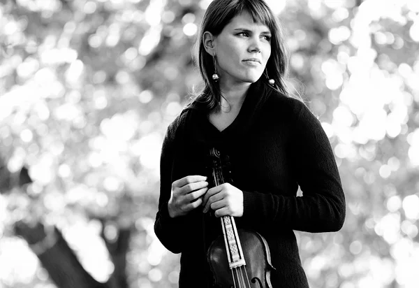 Instrumentista norueguesa leva música tradicional nórdica à Caixa
