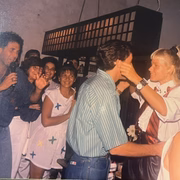 A arpresentadora Xuxa com Sérgio Mallandro (à esquerda).